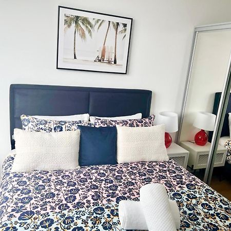 Spacious Urban Gem Apartment With Parking 布拉克内尔 外观 照片